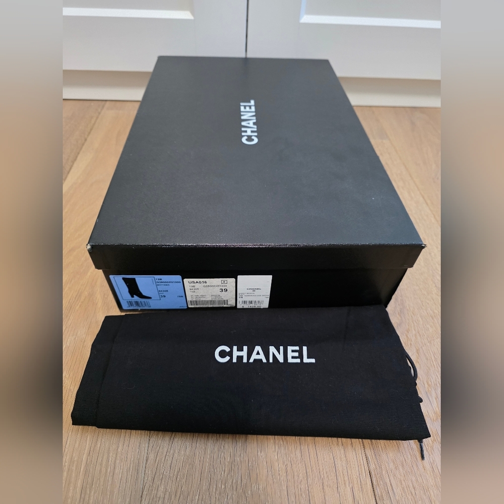 CHANEL Black Leather Boots - Picture 2 of 16